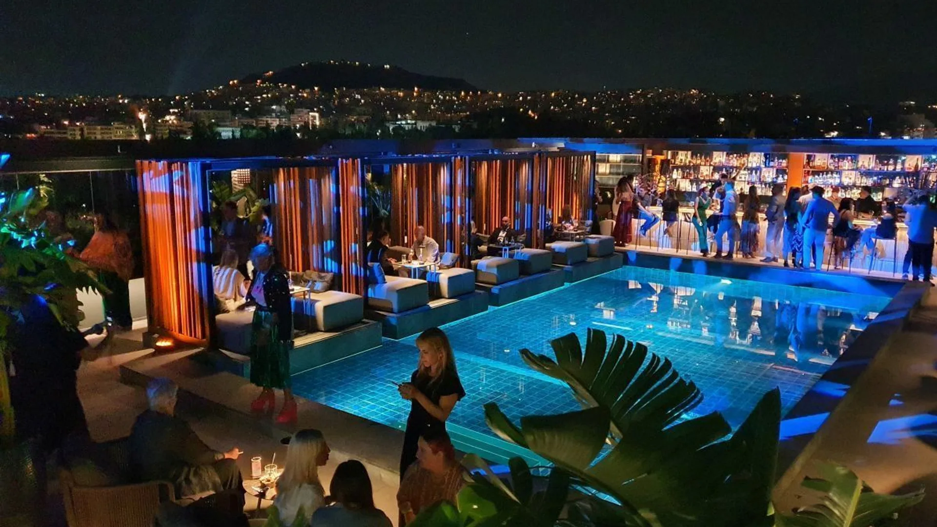 Radisson Blu Park · Rooftop πισίνα & εστιατόρια φωτογραφία 1