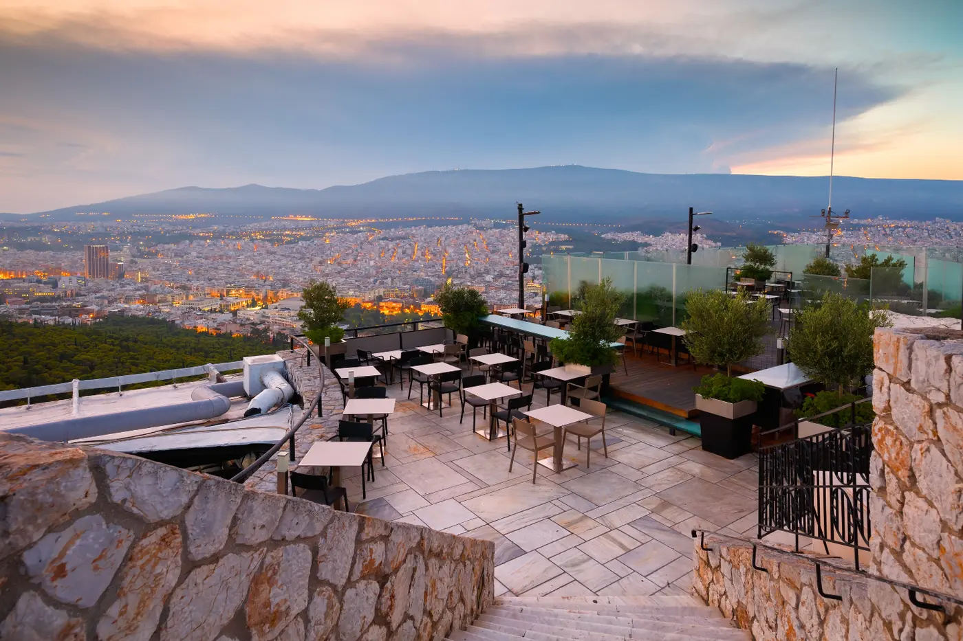 O café do Licabeto com vista sobre Atenas