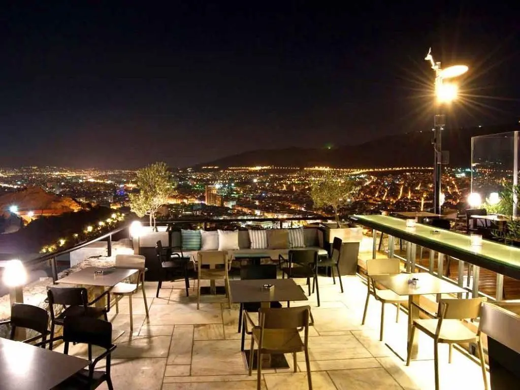 Café com vista panorâmica de Atenas a partir do Licabeto