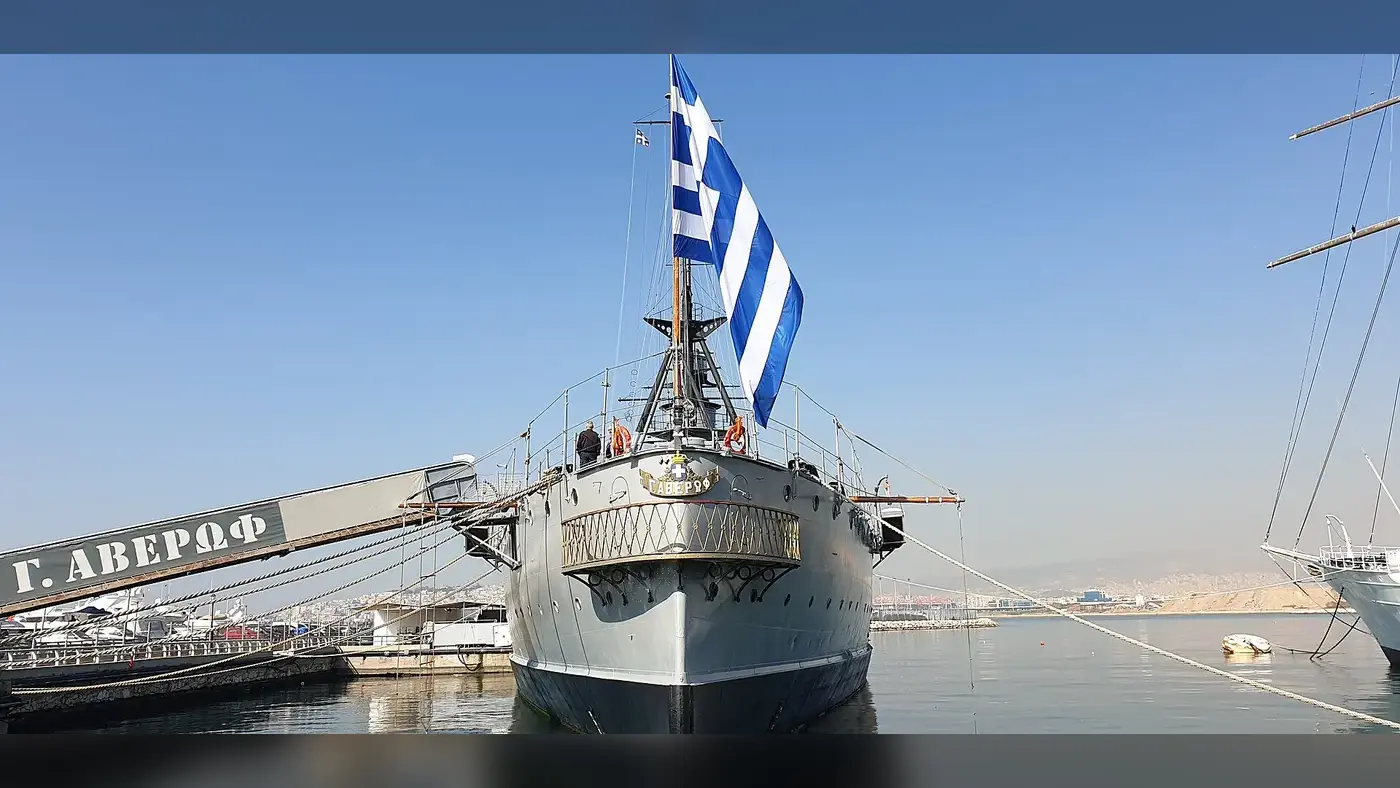 Το θωρηκτό Γεώργιος Αβέρωφ αγκυροβολημένο στο Τροκαντερό