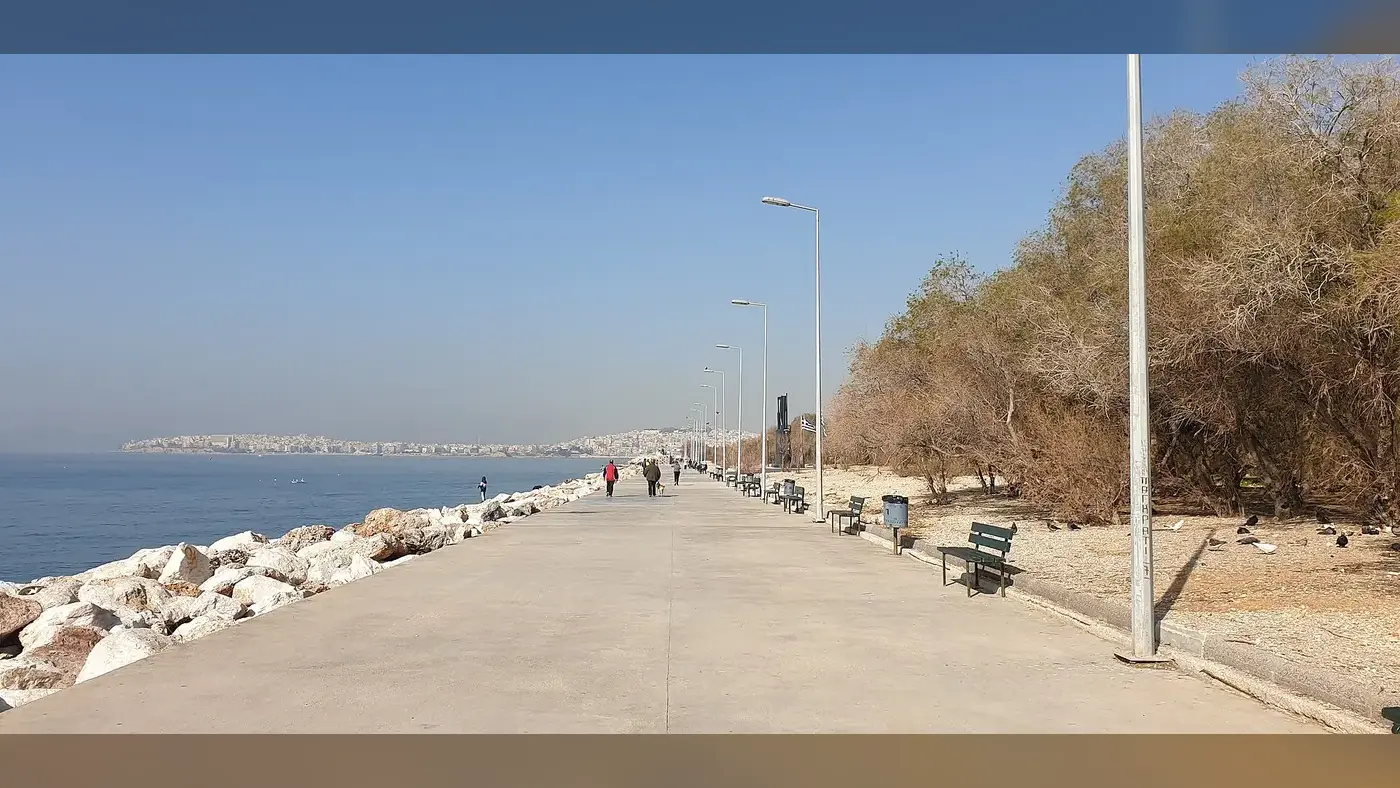 Το Πάρκο Φλοίσβου δίπλα στη θάλασσα στο Παλαιό Φάληρο