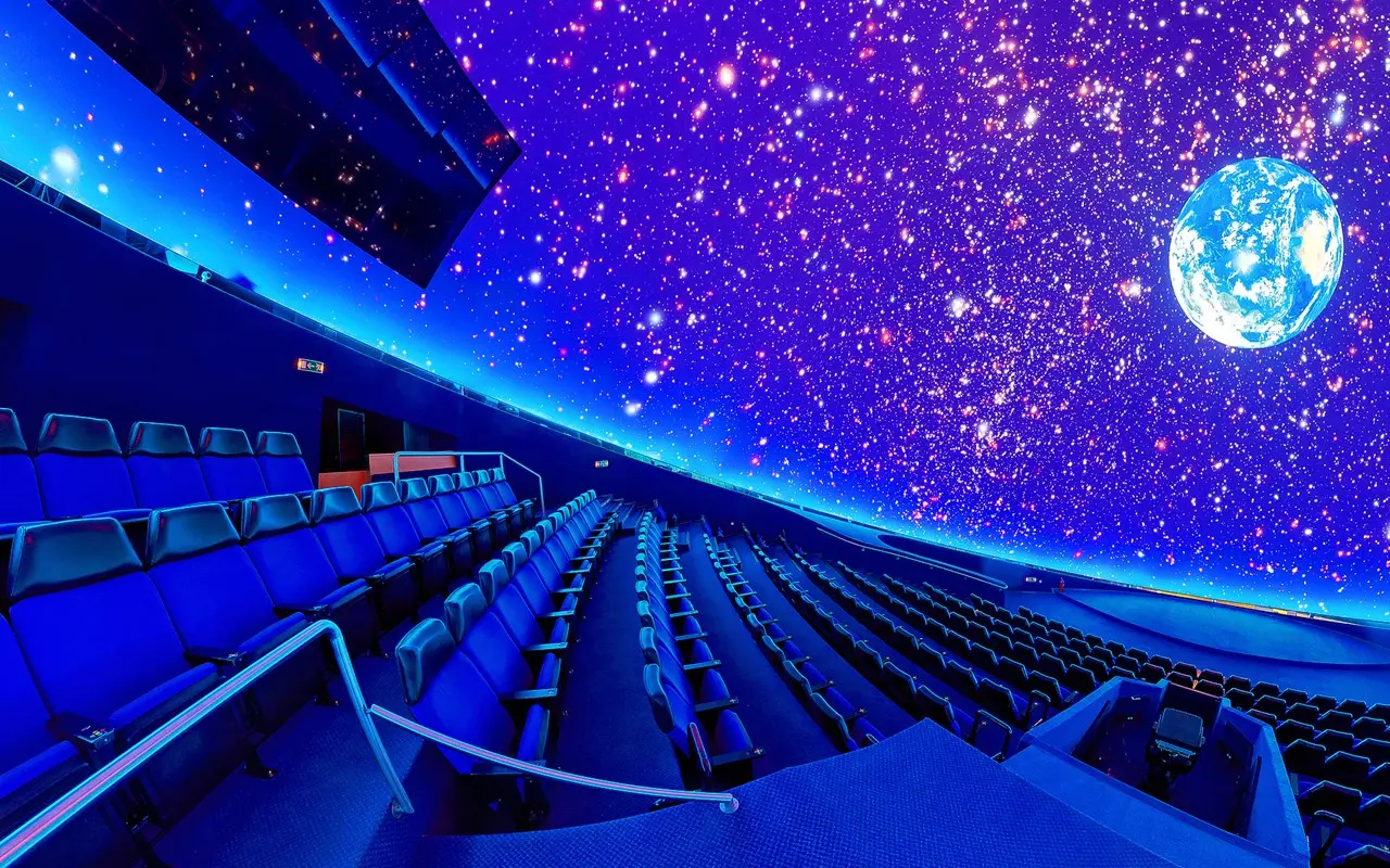 Projection numérique au Planétarium d'Athènes