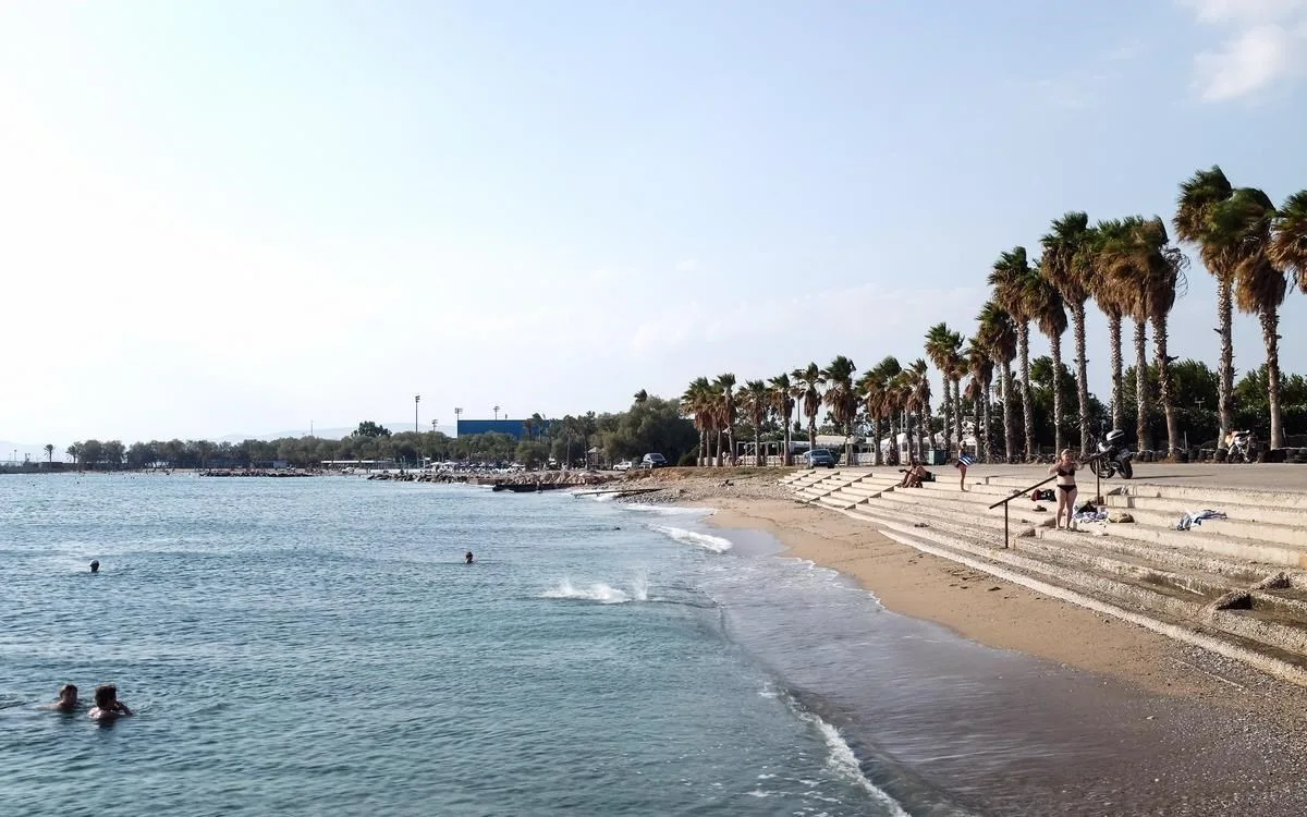 Eaux de la plage d'Agios Kosmas
