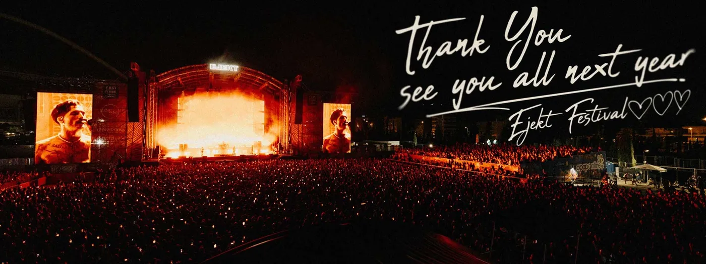 La scène de l’Ejekt à l’OAKA la nuit, avec une fosse pleine et les mots Thank you, see you all next year