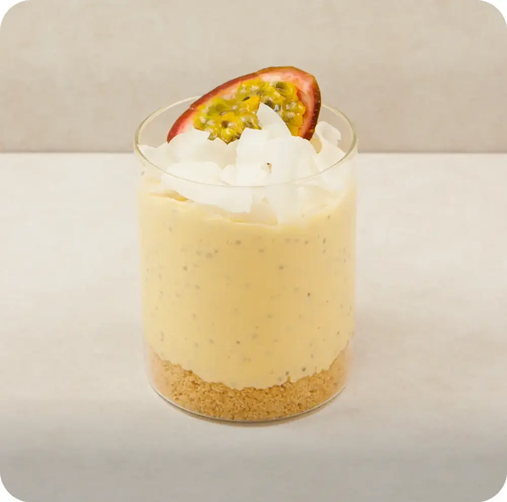 Mango Chia Pudding: ποτήρι με μάνγκο, καρύδα και φρούτο του πάθους