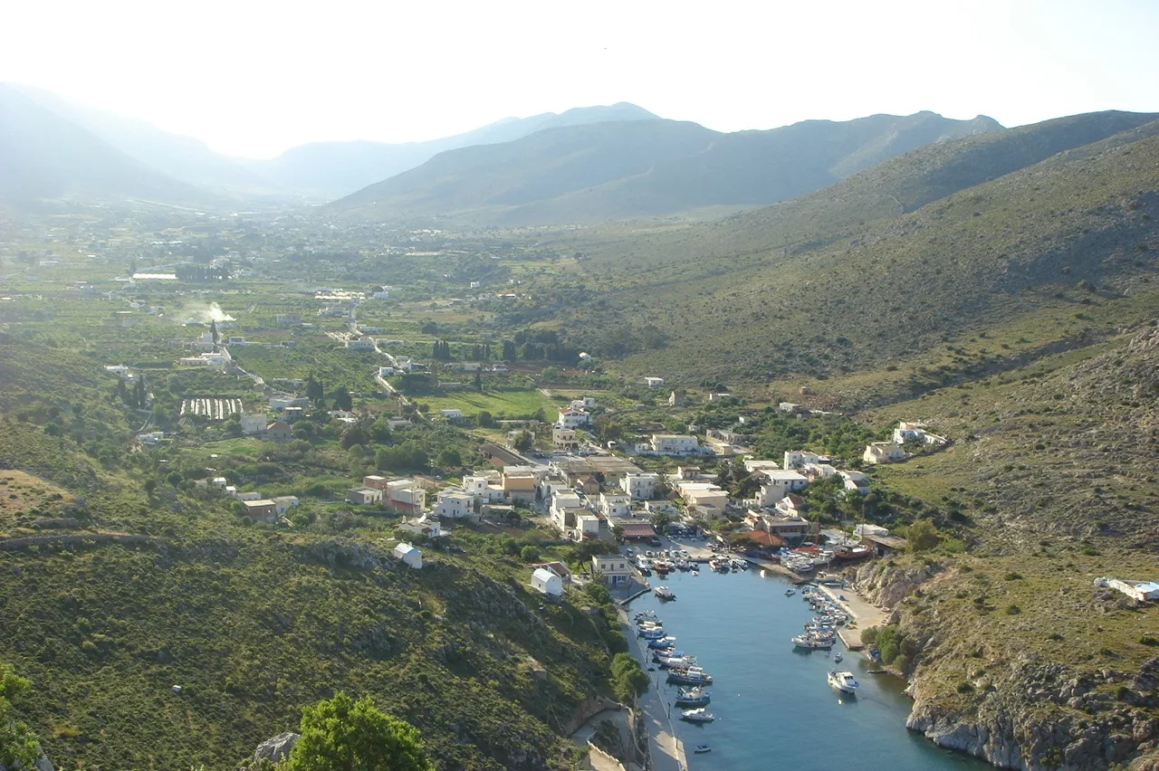 El verde valle de Vathy con mandarinos, desde arriba