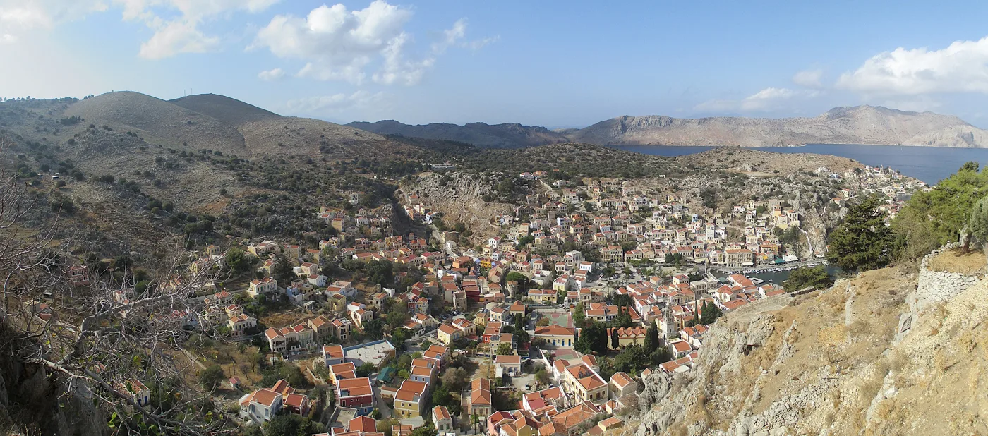 Symi dal Kastro, con Chorio, Gialos e il mare