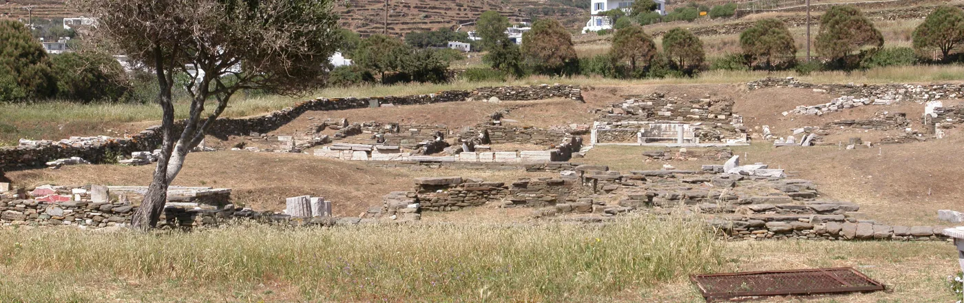 As ruínas do santuário de Poseidon e Anfitrite em Kionia