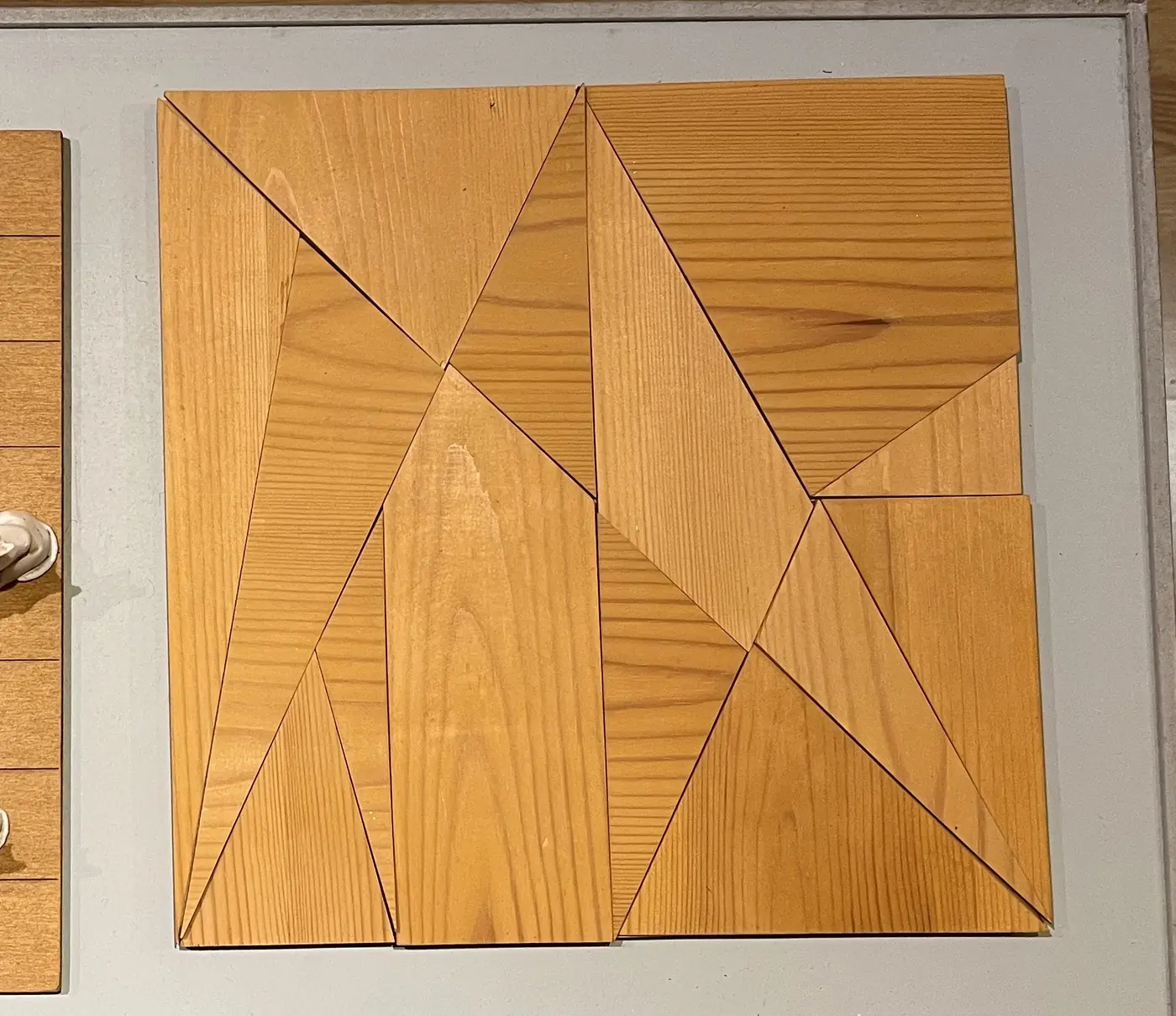 Il puzzle in legno di Archimede, lo stomachion, con tessere triangolari, al Museo Kotsanas