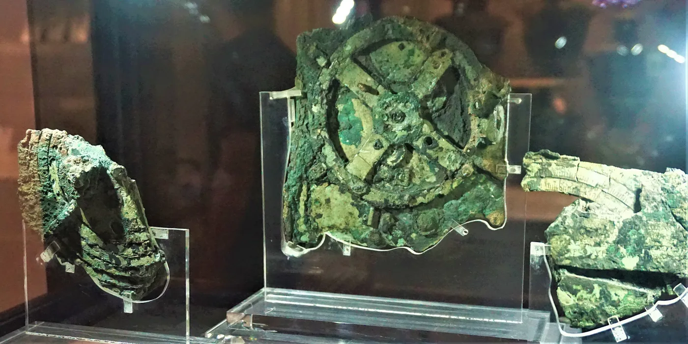 展出机械主要残片的展柜。