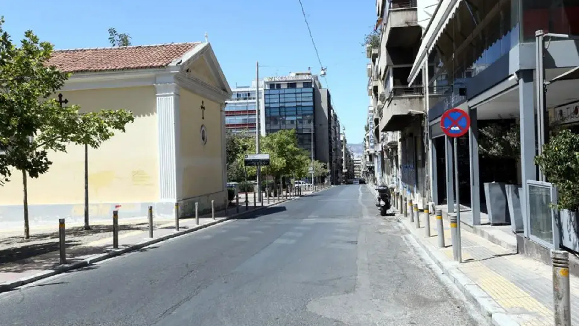 Ο δρόμος Ιουλιανού στη γειτονιά της Πλατείας Βικτωρίας